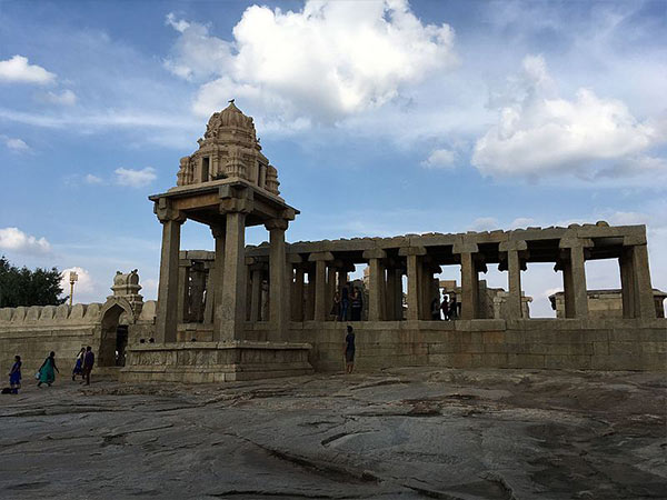 स्वयंभू शिवलिंग