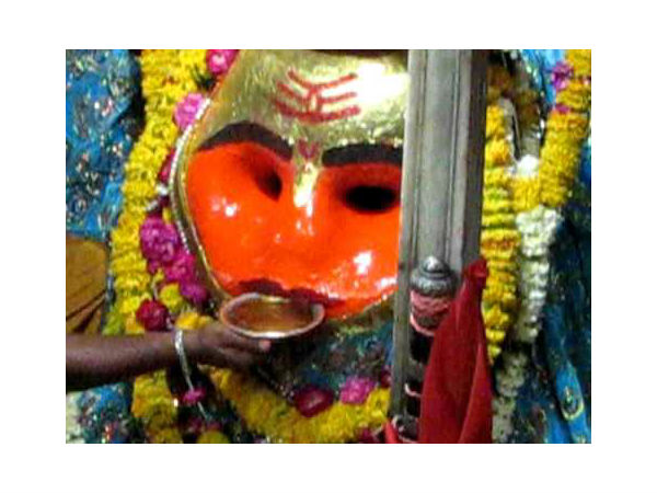 महाकाल को चढ़ाई जाती है शराब
