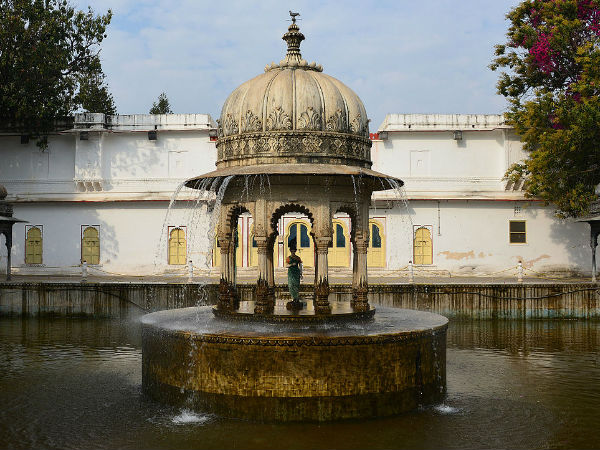 सहेलियों की बाड़ी