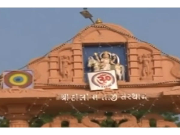 मंदिर में नहीं है कोई मूर्ति