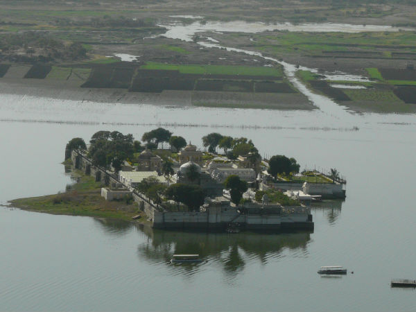 जग मंदिर गार्डन पैलेस