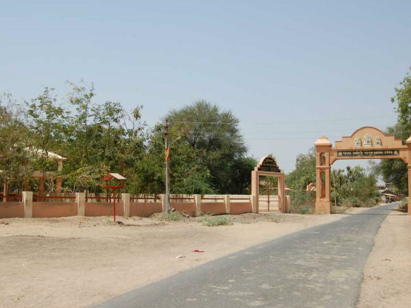 झूलासन गांव में एक भी नहीं मुस्लिम परिवार