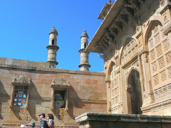 उदयपुर से वड़ोदरा (355किमी- 6 घंटे 6मिनट )