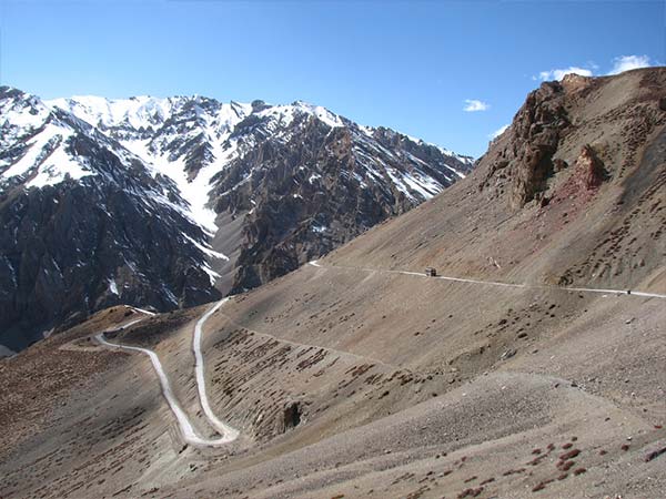 खतरनाक रास्तों में से एक