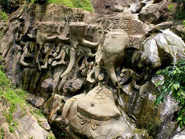 अनोखी मूर्तियों का निर्माण