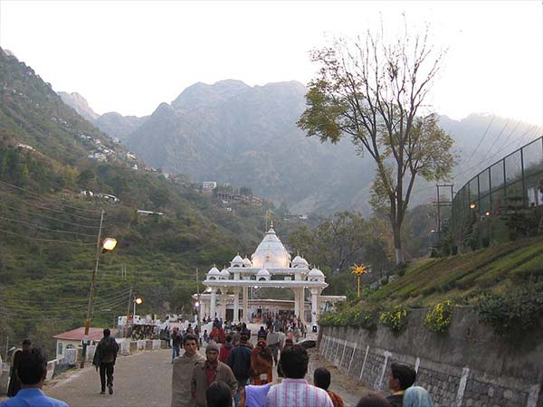 मां दुर्गा के प्रसिद्ध मंदिर - वैष्णों देवी मंदिर