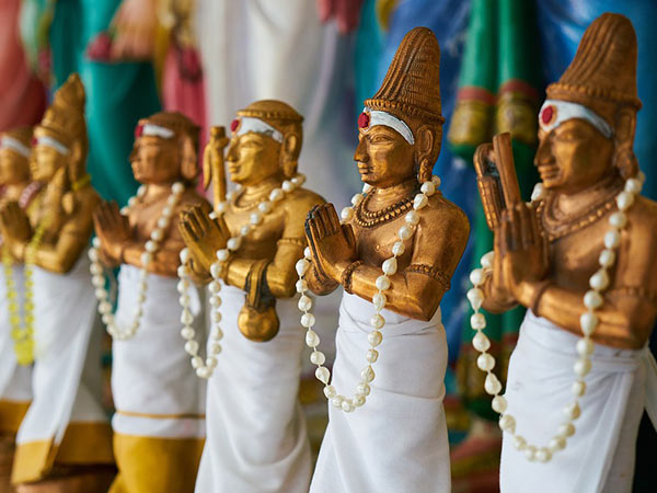 इस तरह होती है मंदिर में वापसी