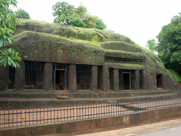 पांडव गुफा