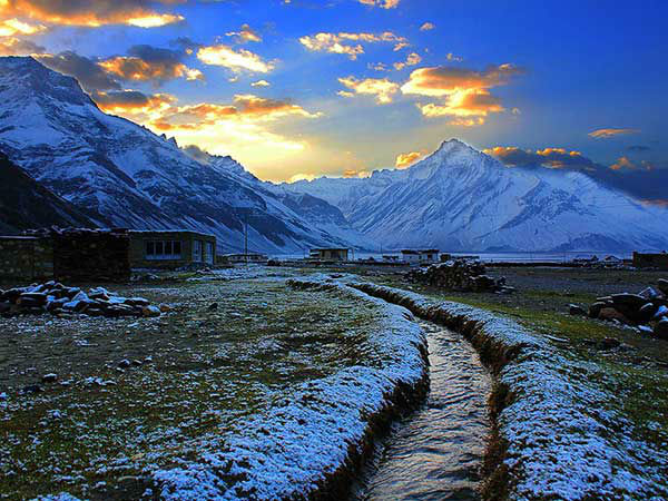 कैसे जाएँ सुरु घाटी?