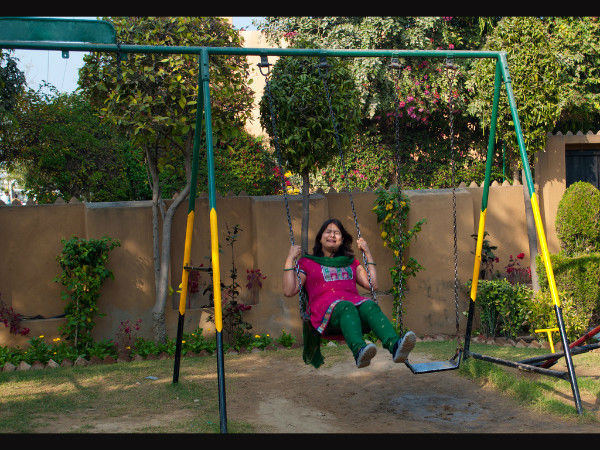 बच्चो के क्षेत्र में बड़े ना खेले