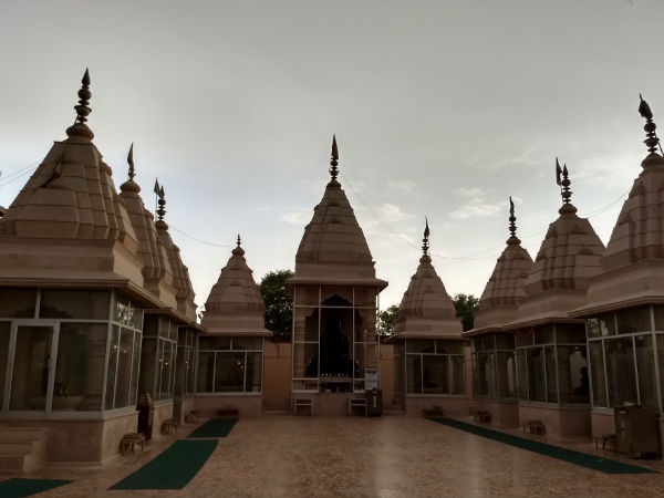 नवग्रह जैन मंदिर, वरुर