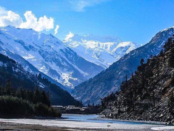 दुर्गम पर्वतों के बीच जन्नत का एहसास