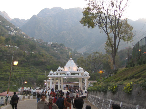 कहां से शुरू होती है वैष्णोदेवी यात्रा