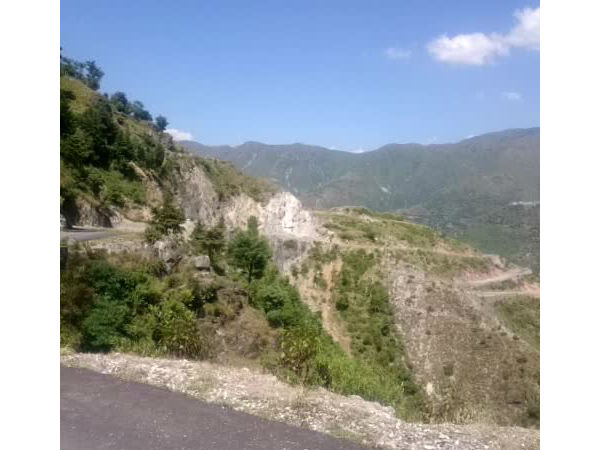 गांव के आसपास के खूबसूरत नजारे