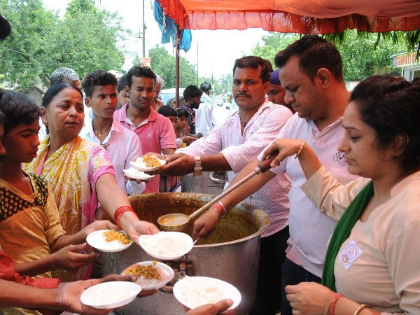 बड़ा मंगल - यह केवल लखनऊ में होता है !!!
