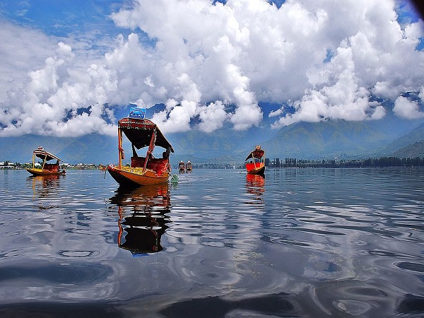 शिकारा राइड
