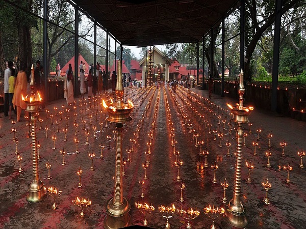 कोडुंगल्लुर भगवती मंदिर, केरल
