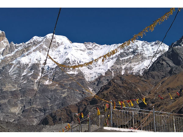 हर तरह यहां भी चलता है वीआइपी पास