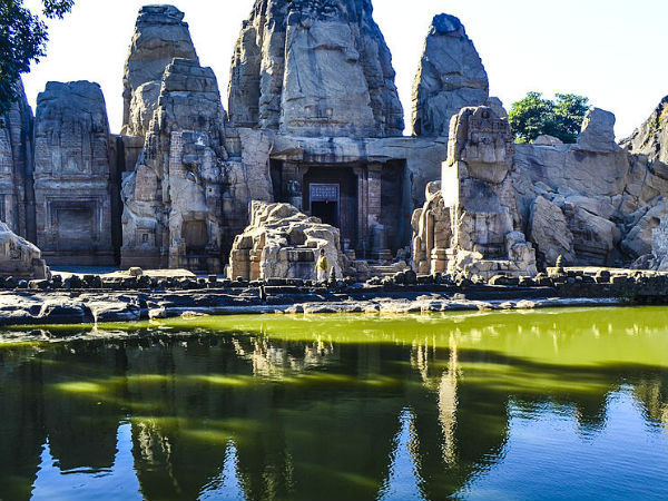 मसरूर मंदिर
