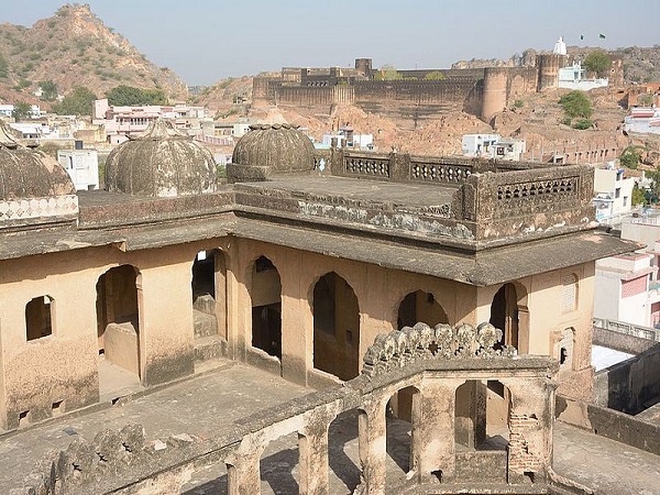 बादलगढ़ किला