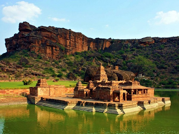 बलुआ पत्थरों का मंदिर