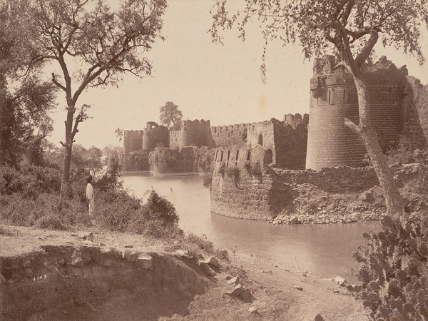 नष्ट कर दिया गया था किला