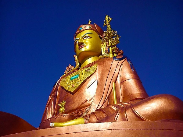 गुरु पद्मसंभव प्रतिमा