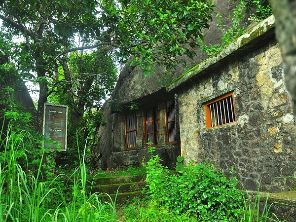 कवियूर रॉक मंदिर