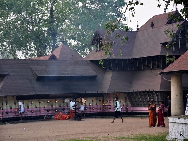 कोडुंगल्लूर देवी मंदिर