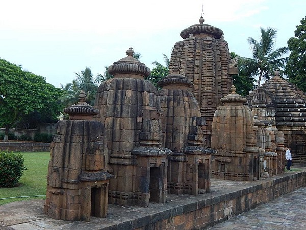 पुराने मंदिरों का दौरा