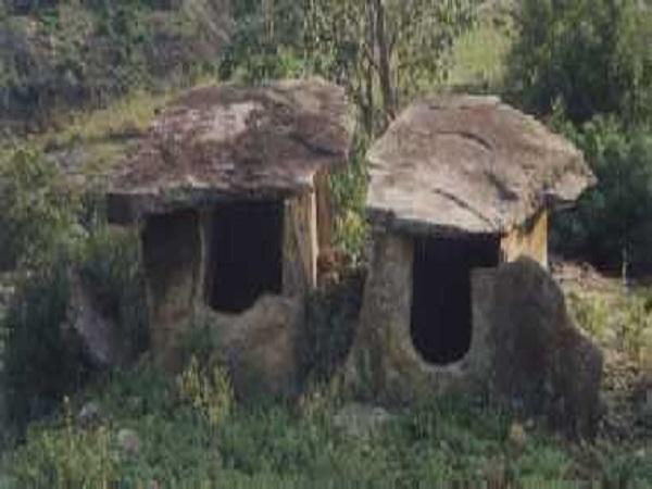 प्राचीन डॉलमेन