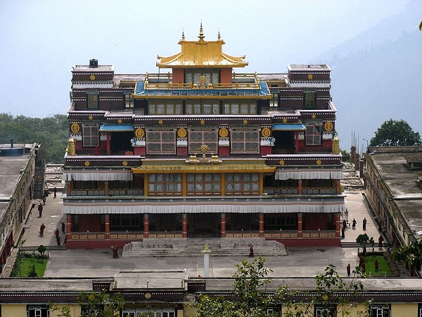 रालंग मठ