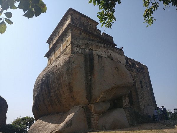 मदन महल किला