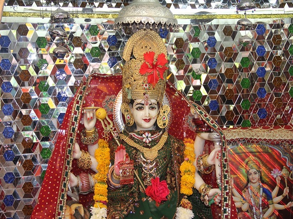 पहाड़ों वाली मां शारदा