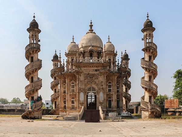 महाबत मकबरा
