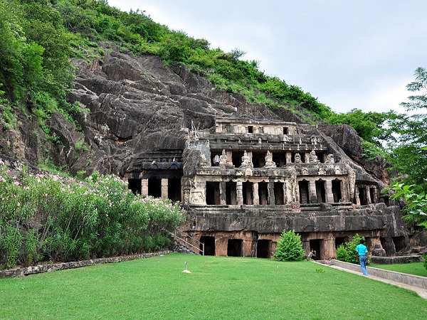 अंडवल्ली गुफाएं