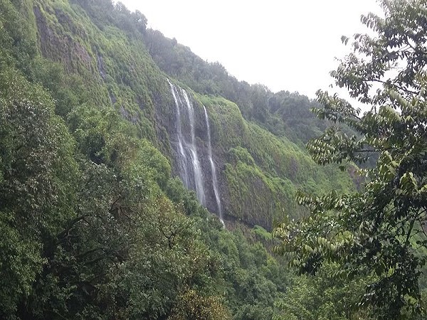 नानगरता झरना