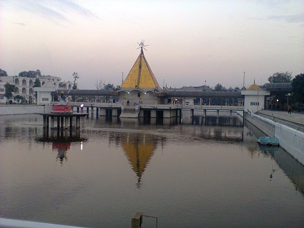 देवी तालाब मंदिर