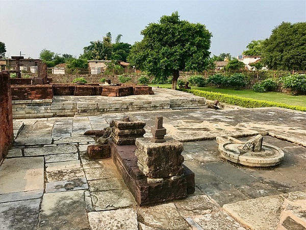 बलेश्वर मंदिर