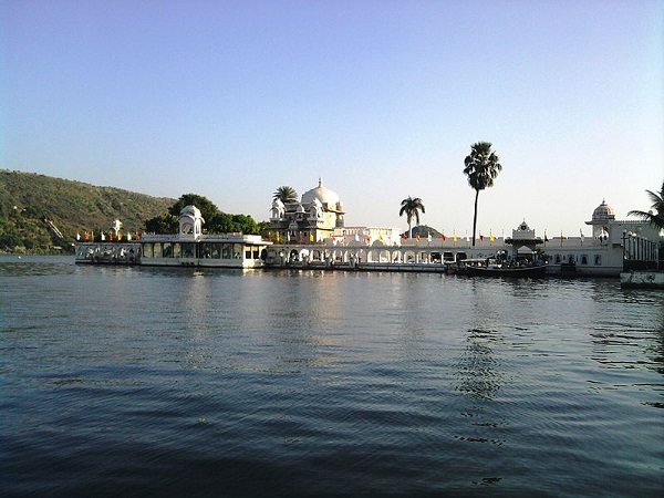जगमंदिर पैलेस & किशोर लेक