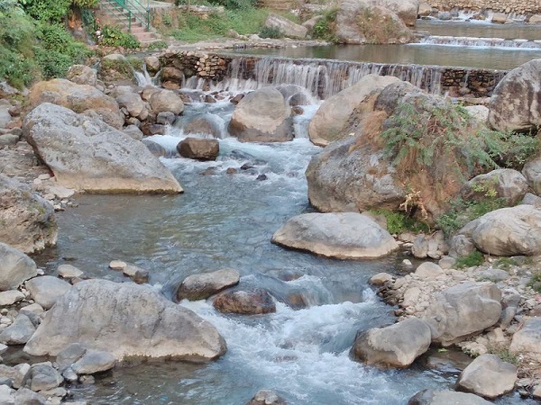 सहस्त्रधारा के झरने