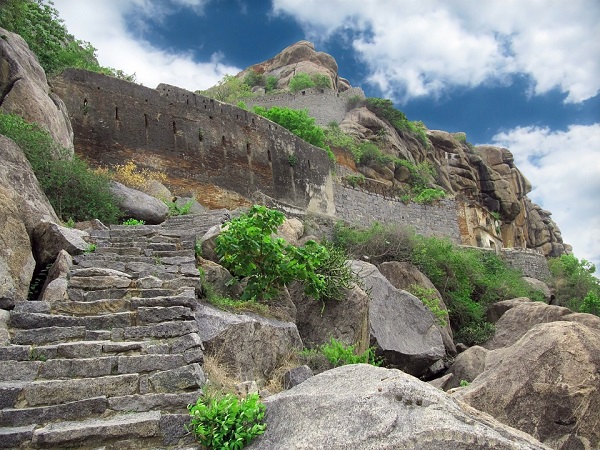पवई, माली और चंदनगढ़ का किला