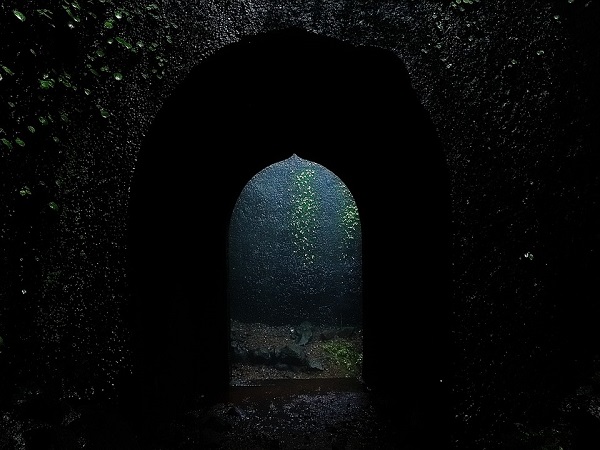 खंडहर में तब्दील अन्य संरचनाएं