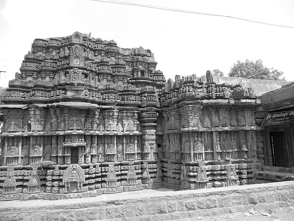 प्राचीन डंबल गांव