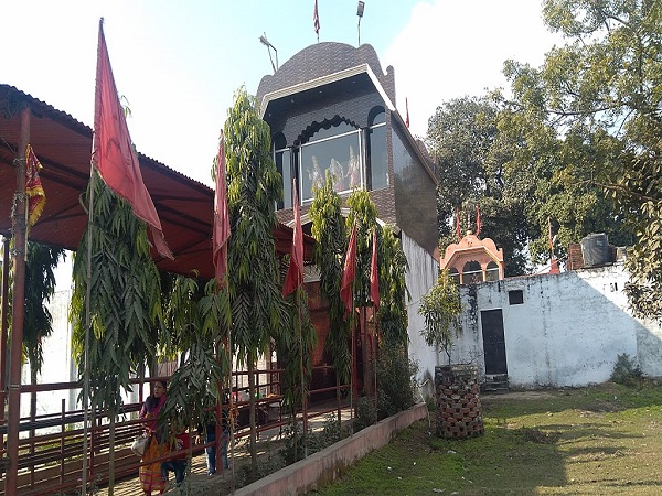 लगता है भव्य मेला