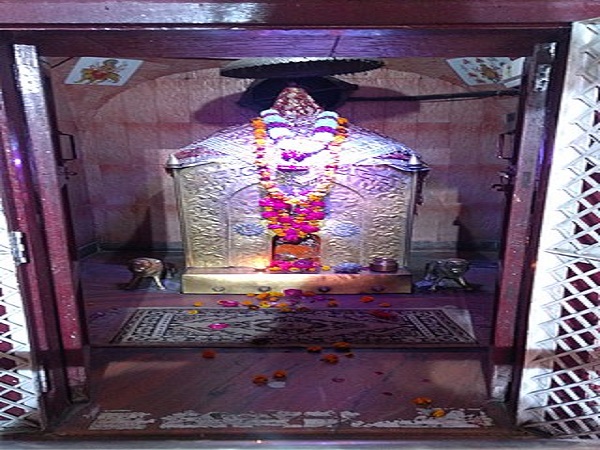 दाईं भुजा की होती है पूजा