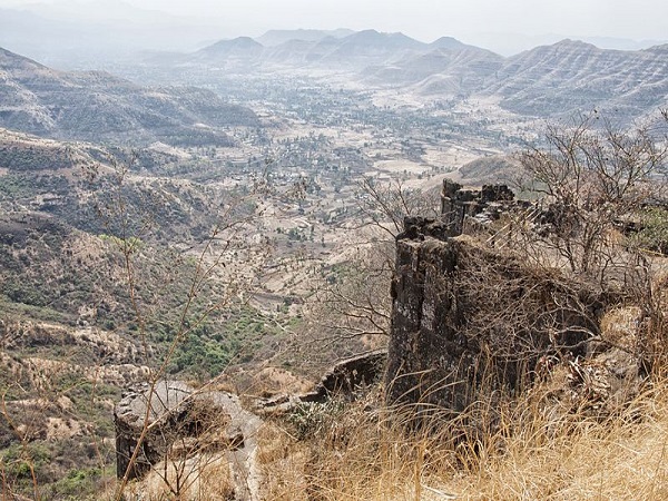 क्यों आएं सिंहगढ़