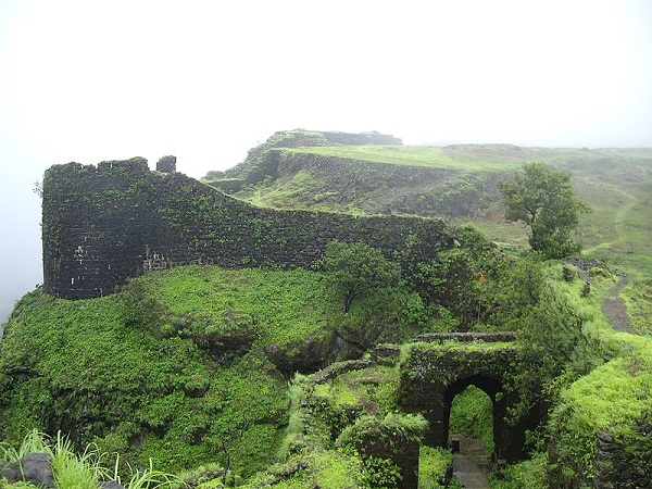 महाराष्ट्र का कोरीगढ़ किला