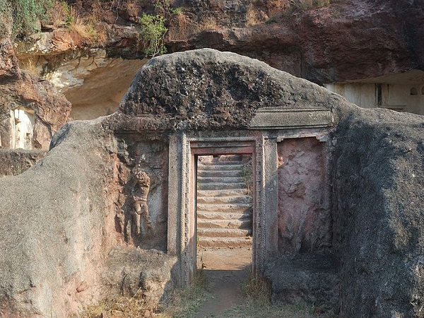 धाराशिव जैन गुफा