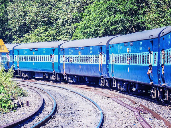 कैसे पहुंचे तिस्वाड़ी